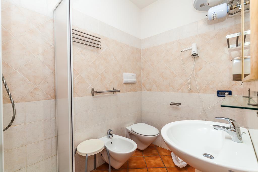 Hotel Residence Hibiscus La Caletta Buitenkant foto