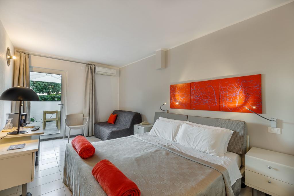 Hotel Residence Hibiscus La Caletta Buitenkant foto