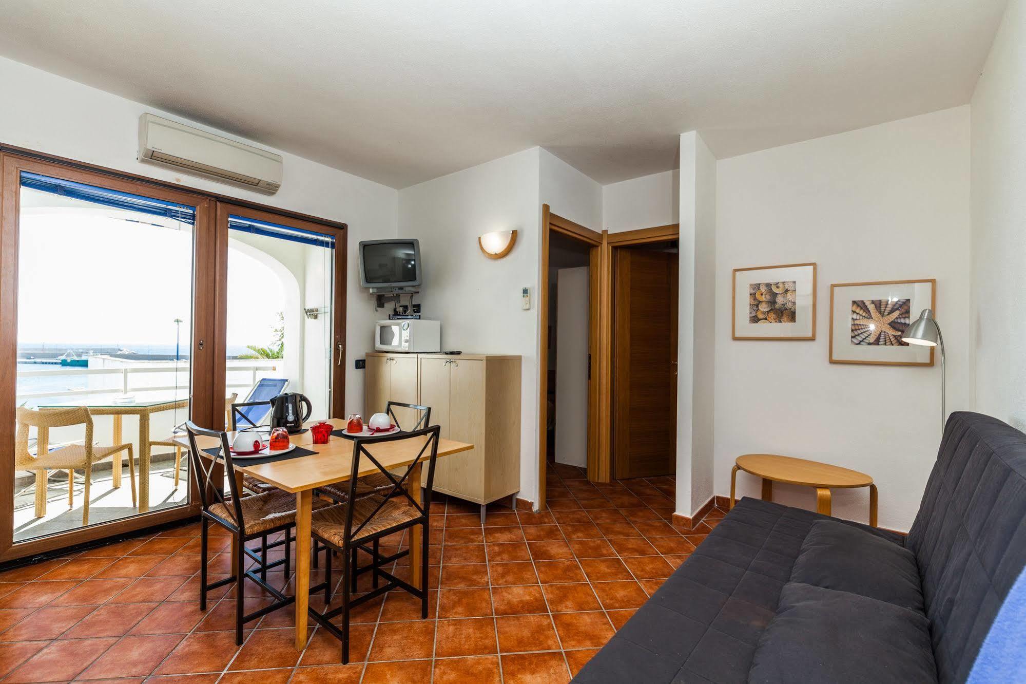 Hotel Residence Hibiscus La Caletta Buitenkant foto