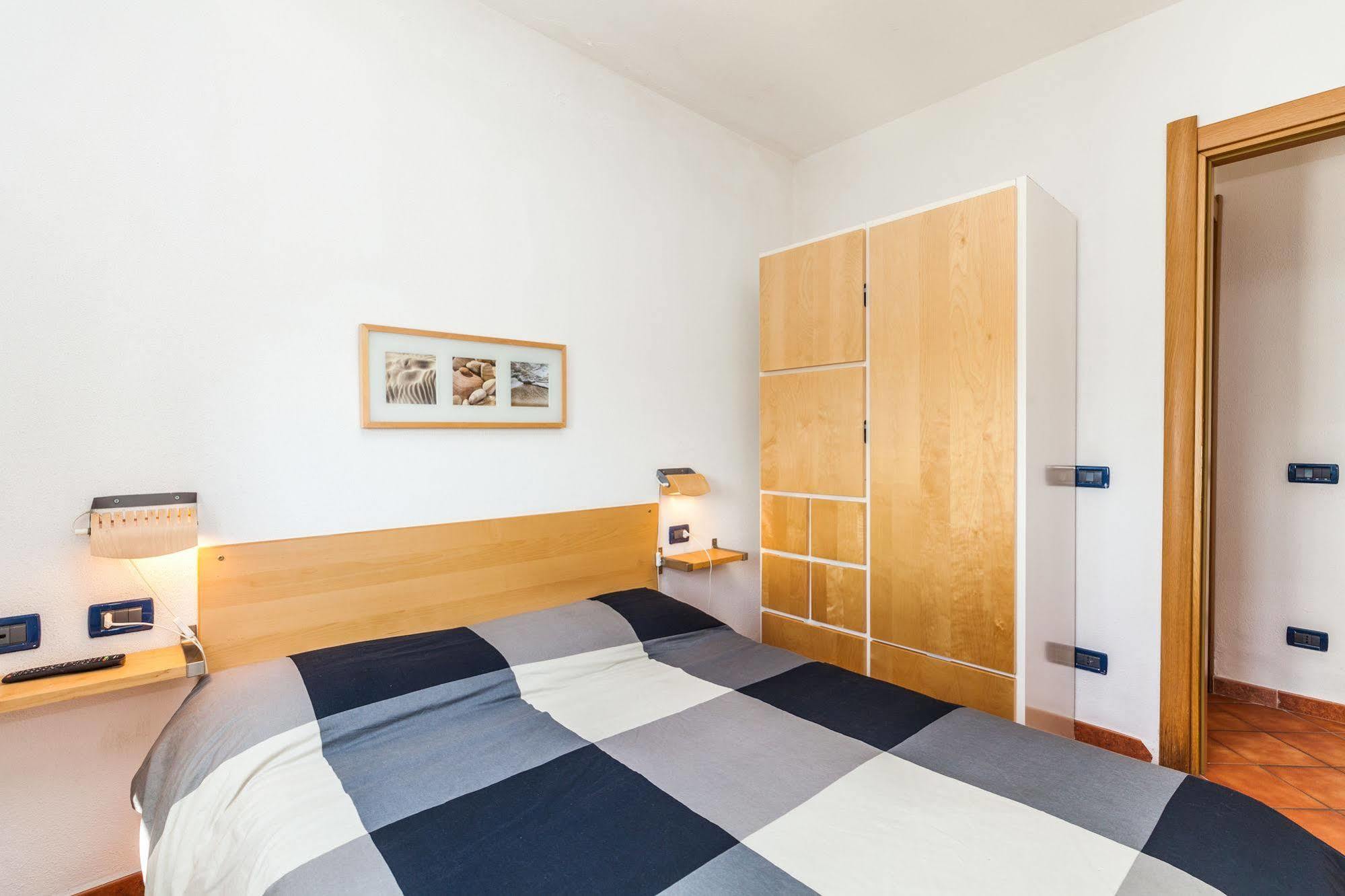 Hotel Residence Hibiscus La Caletta Buitenkant foto