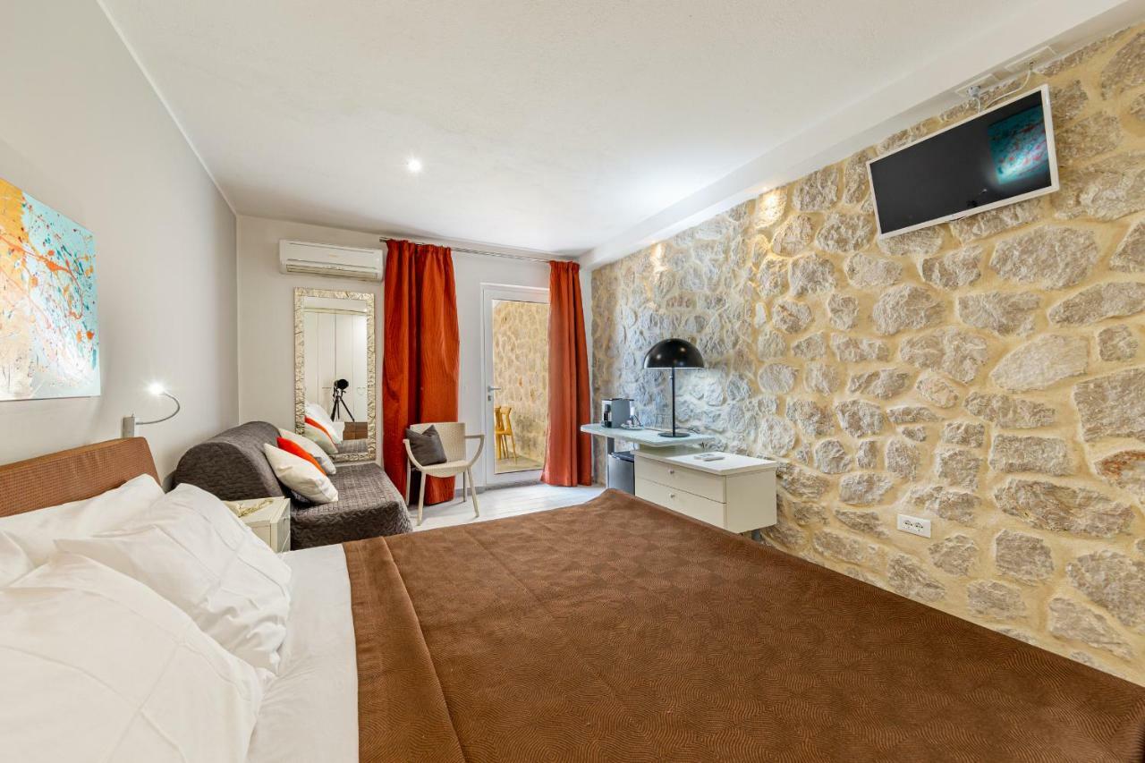 Hotel Residence Hibiscus La Caletta Buitenkant foto