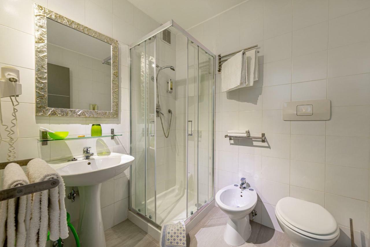 Hotel Residence Hibiscus La Caletta Buitenkant foto